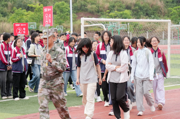 让学生感受到被关注被关爱的温暖