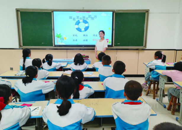 课程群组让学生在自主选择主动参
