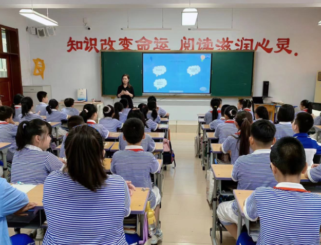 加强学生心理健康教育既要在面上